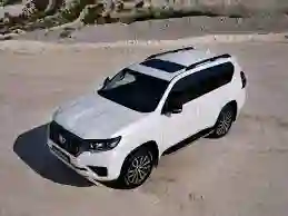 مقارنة مواصفات لاندكروزر 2024 بين المواصفات السعودية والاماراتية والعمانية وش الفرق بينهم 