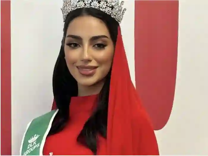 صور أول إماراتية بملابس البحر تشارك في مسابقة ملكة جمال الكون 