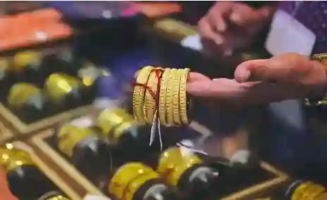 سبيكة الذهب تكسر كل التوقعات وسعر الجرام عيار 24 يسجل انقلاب كبير في سوق الذهب السعودي اليوم 