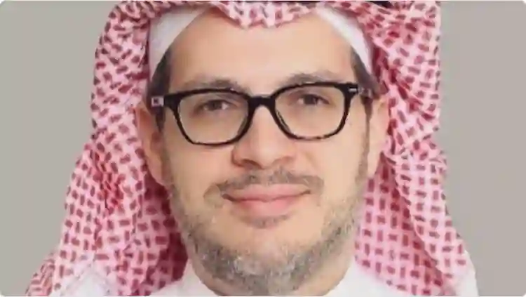 السيرة الذاتية للأعمى الرئيس الجديد لجامعة المؤسس بعد صدور الأمر الملكي السامي بتعينينه رس