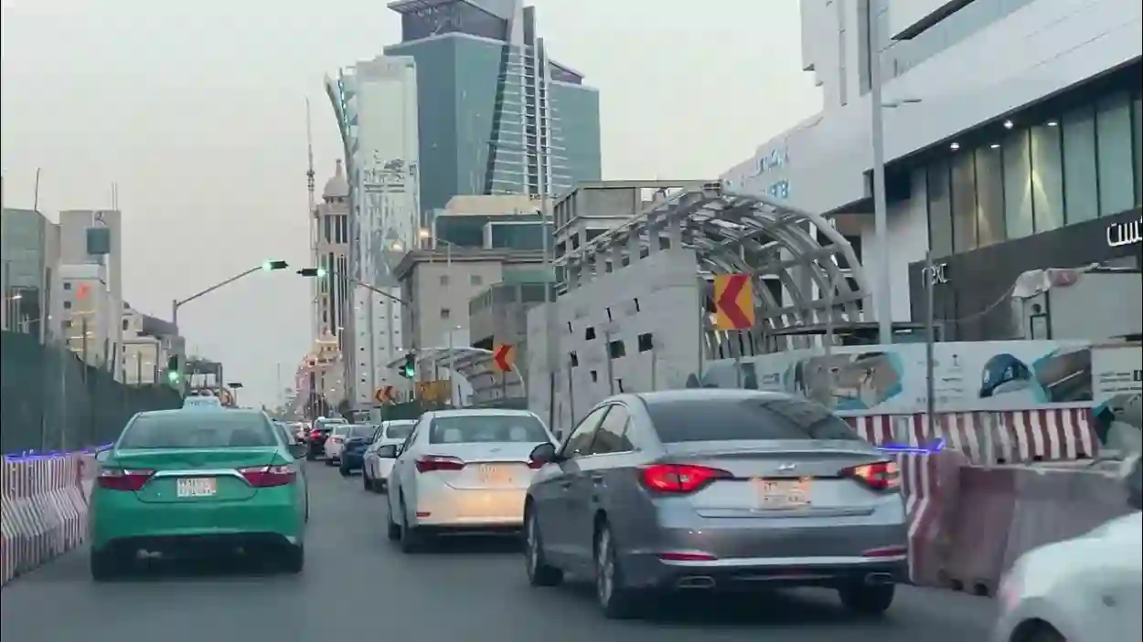 طرق بديلة لطريق العليا العام في الرياض لتجنب الزحمة في أوقات الذروة