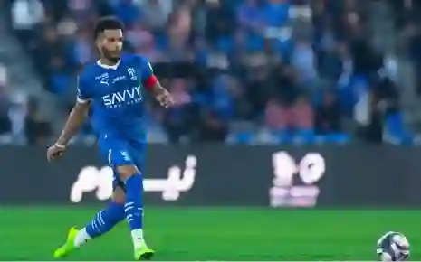 أهلي جدة يستغل الفترة الحرة لنجم الهلال ويخطف البطل من فم الأسد 