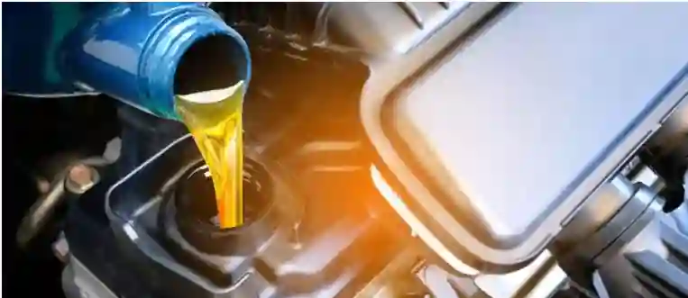 أنواع زيوت السيارات في السعودية وأسعارها وكيف تختار نوع زيت السيارة اللي يناسب محرك سيارتك 