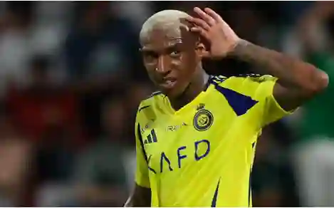 زوجة تاليسكا تشعل شبكات التواصل في السعودية بسبب ما قالته عن المملكة بعد مغادرة زوجها الى تركيا 