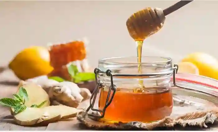 هذا ما يحدث عند تناول كوب ماء دافئ مع ملعقة عسل كل صباح على الريق 