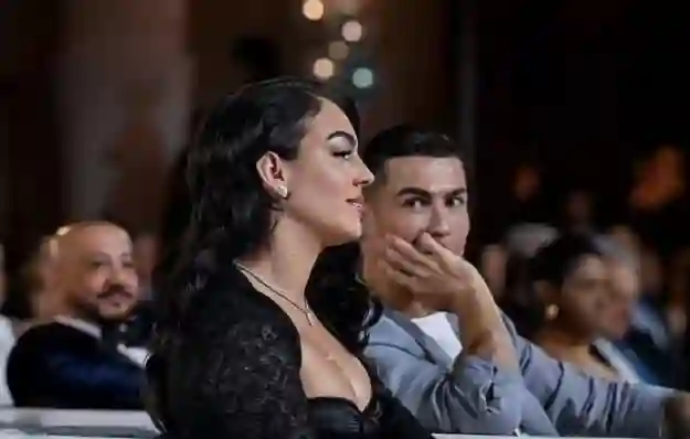 تسريبات تكشف تفاصيل عقد زواج كرستيانو رونالدو السري وجورجينا في السعودية 