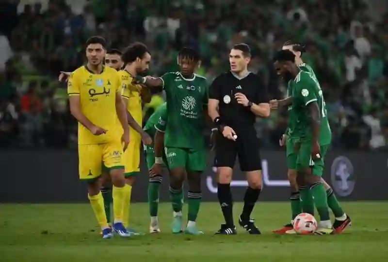 فيديو يكشف هل ركلة جزاء الأهلي أمام الخليج كانت صحية؟ 